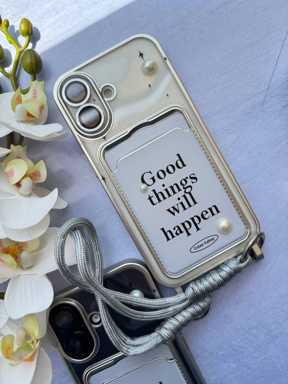 کاور گوشی مدل جاکارتی دار مرواریدی Good things will happen دارای بند مچی  (فقط آیفون) کد C2016-M - iPhone 16 Pro Max