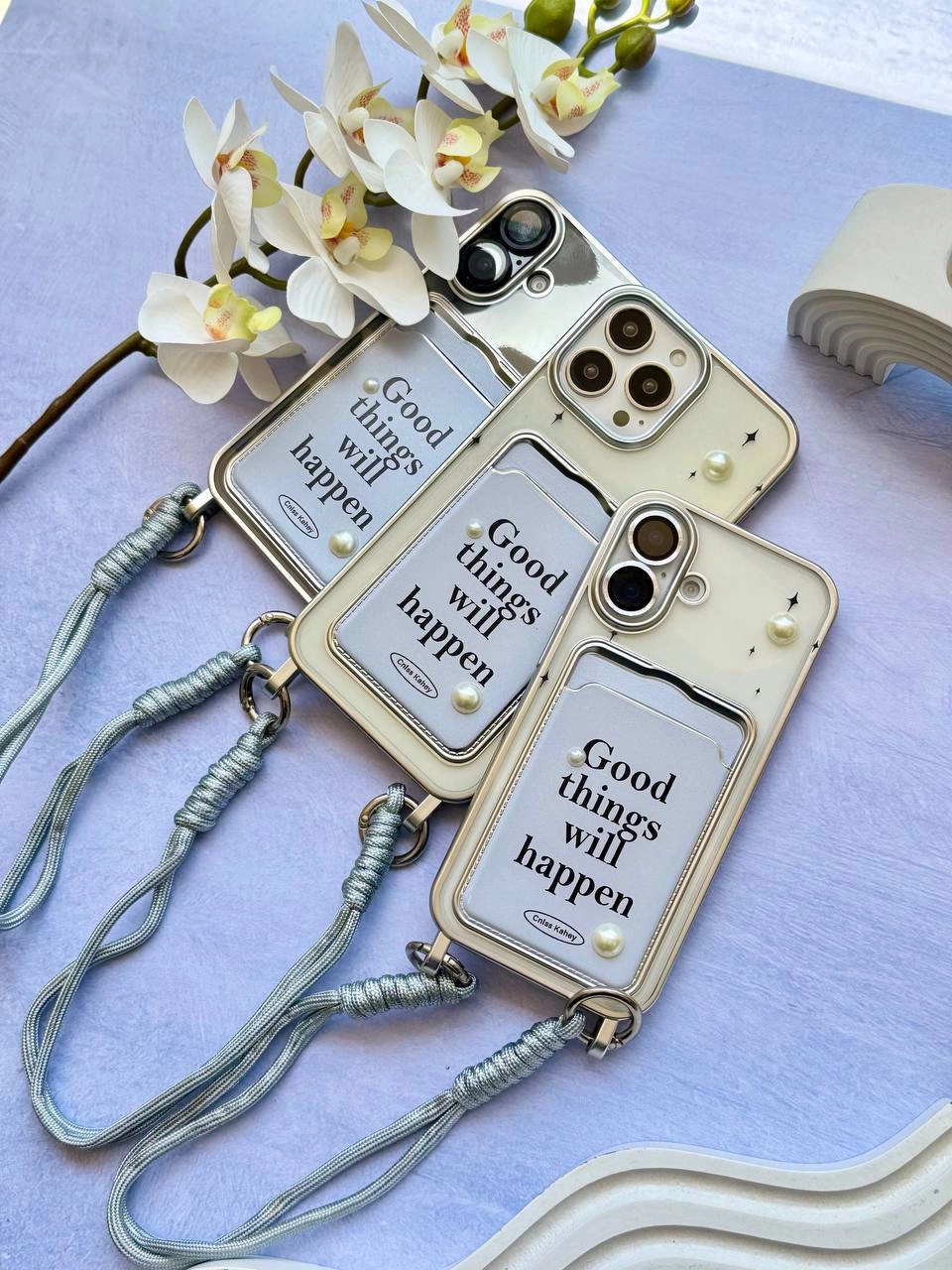 کاور گوشی مدل جاکارتی دار مرواریدی Good things will happen دارای بند مچی  (فقط آیفون) کد C2016-M - iPhone 16 Pro Max