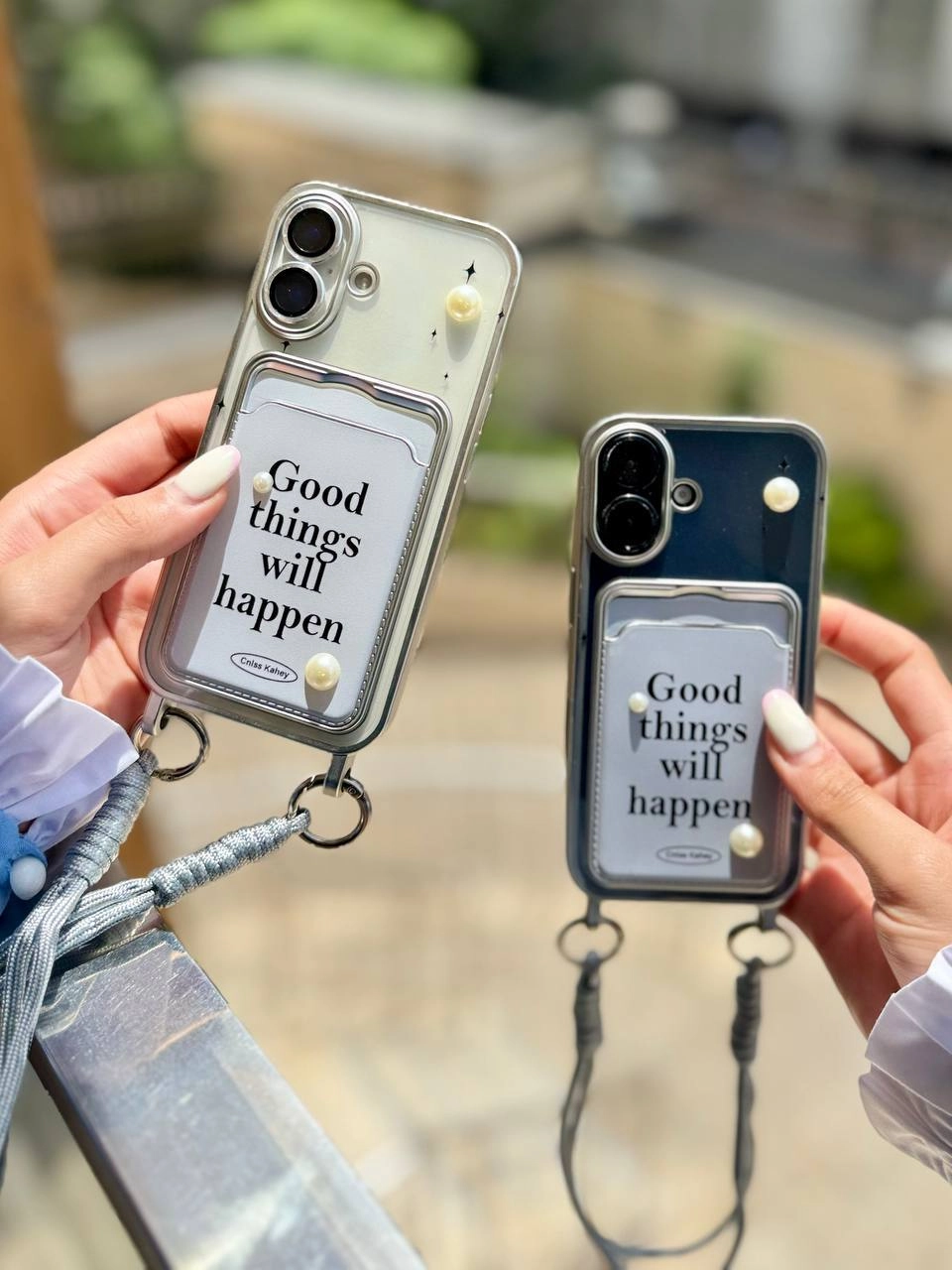 کاور گوشی مدل جاکارتی دار مرواریدی Good things will happen دارای بند مچی  (فقط آیفون) کد C2016-M - iPhone 16 Pro Max