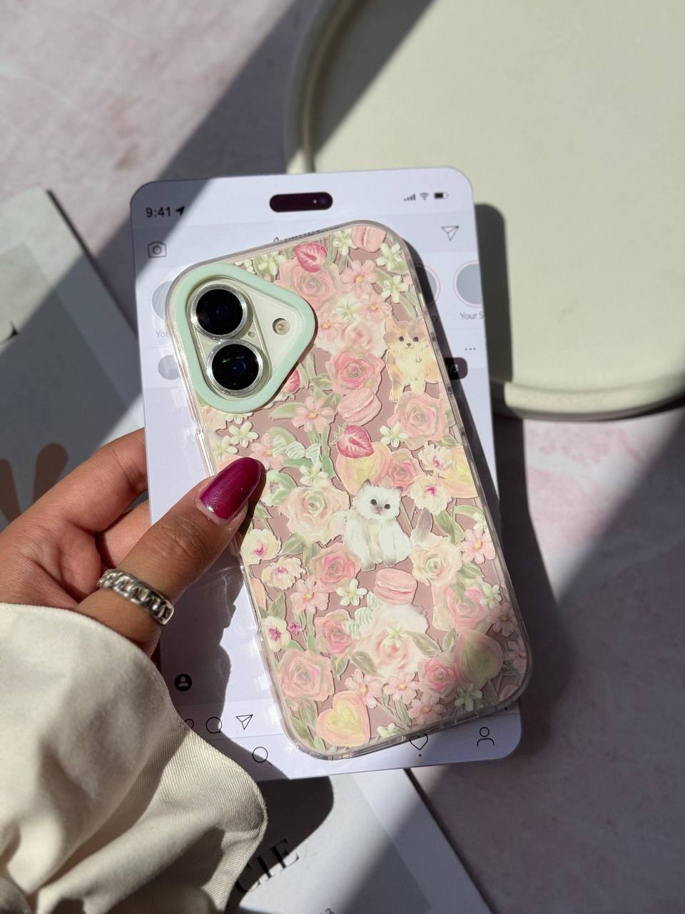کاور گوشی مدل  پیشی در باغ گل  (آیفون ) کد C2061M