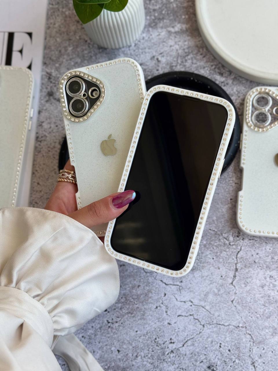 کاور گوشی مدل Shiny Bride نگینی شاینی نگین در نمای جلوی قاب  لوگو اپل فلزی ( آیفون ) کد C2065M