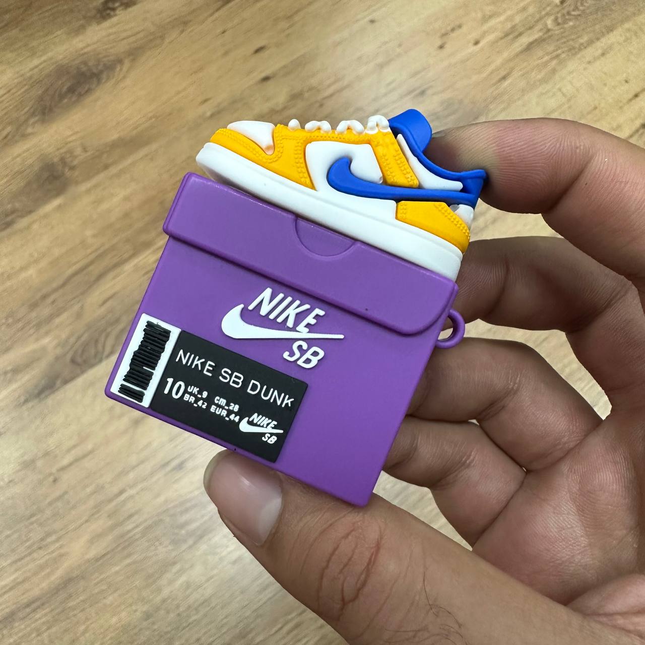 کاور ایرپاد کفش جردن کد 5 به همراه آویز Jordan Shoes (G)