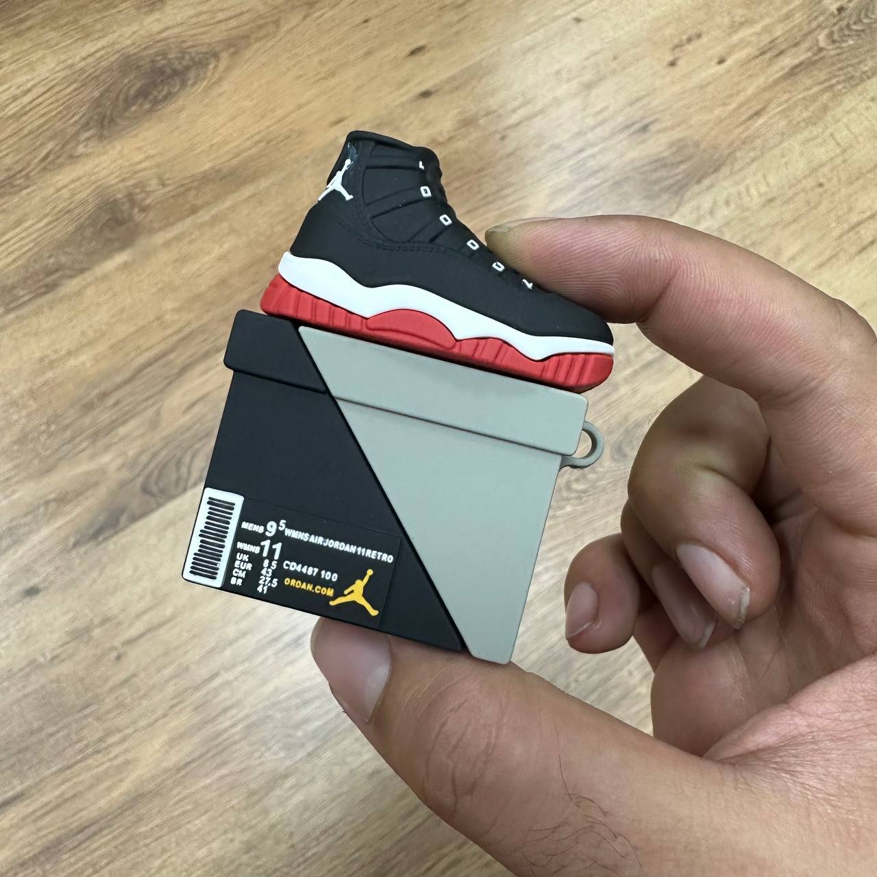 کاور ایرپاد کفش جردن کد 6 به همراه آویز Jordan Shoes (G)
