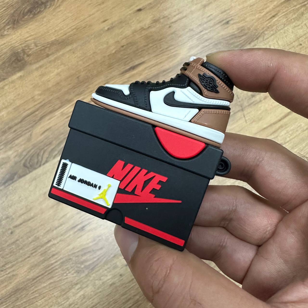 کاور ایرپاد کفش جردن کد 12 به همراه آویز Jordan Shoes (G)