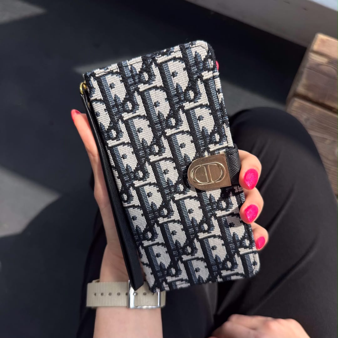 کیف پارچه ای دیور Dior همراه با بند چرمی آیفون (G)